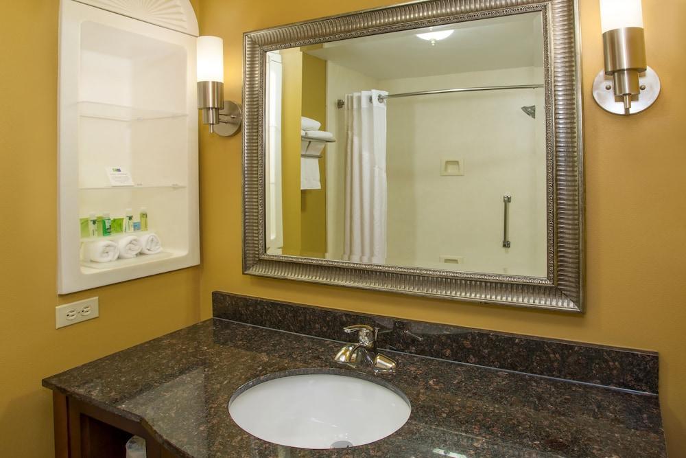 Express & By Ihg Hotel 2*