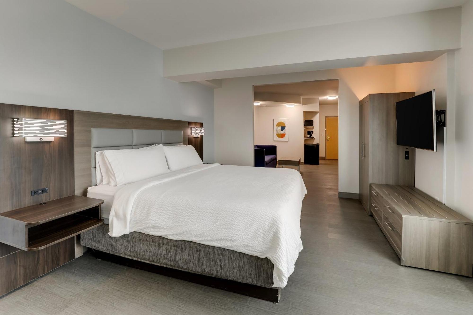 Express & By Ihg