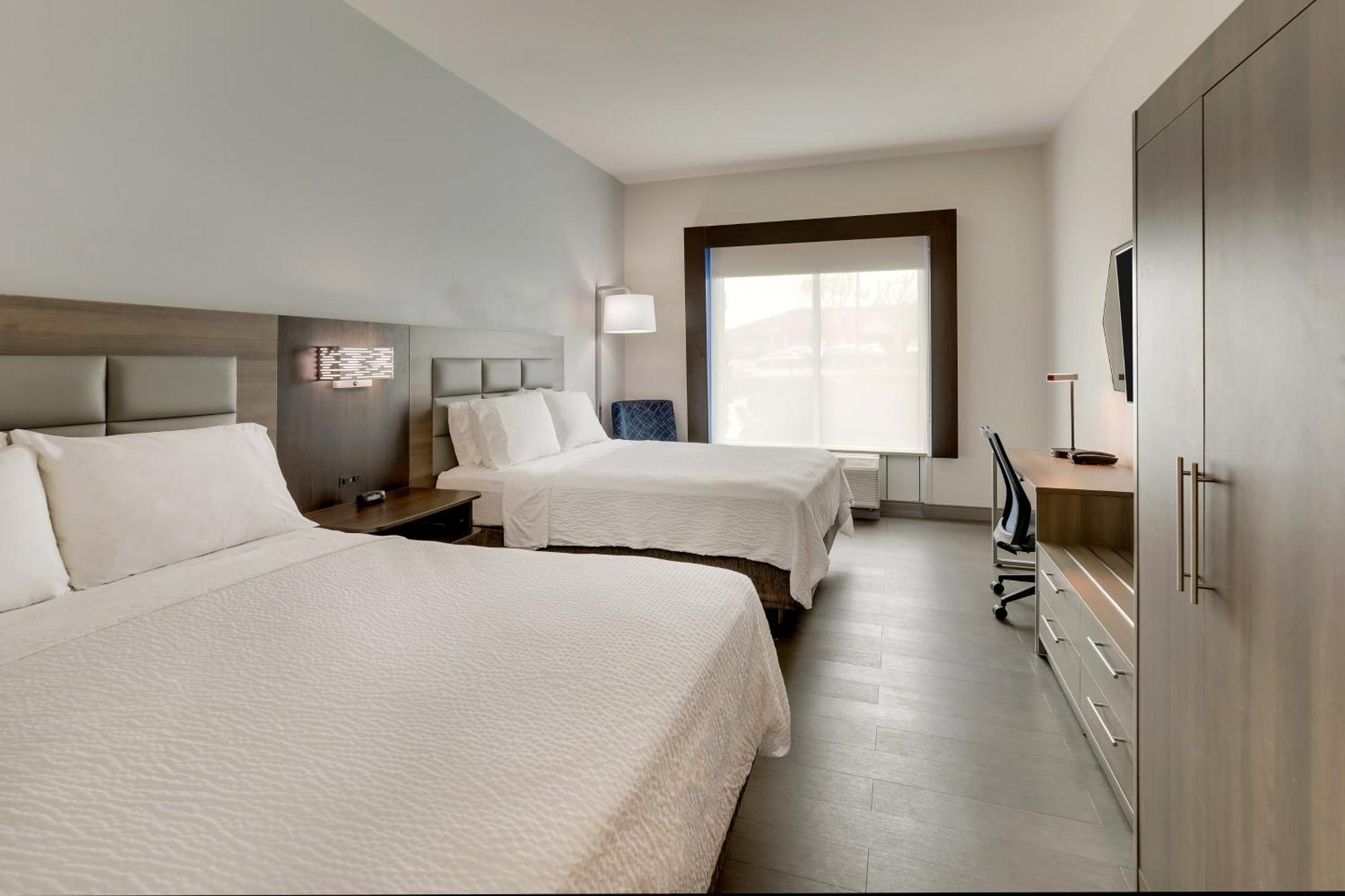 Express & By Ihg Hotel 2*