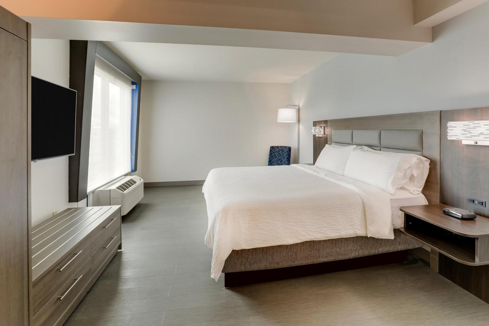 Hotel Express & By Ihg 2*