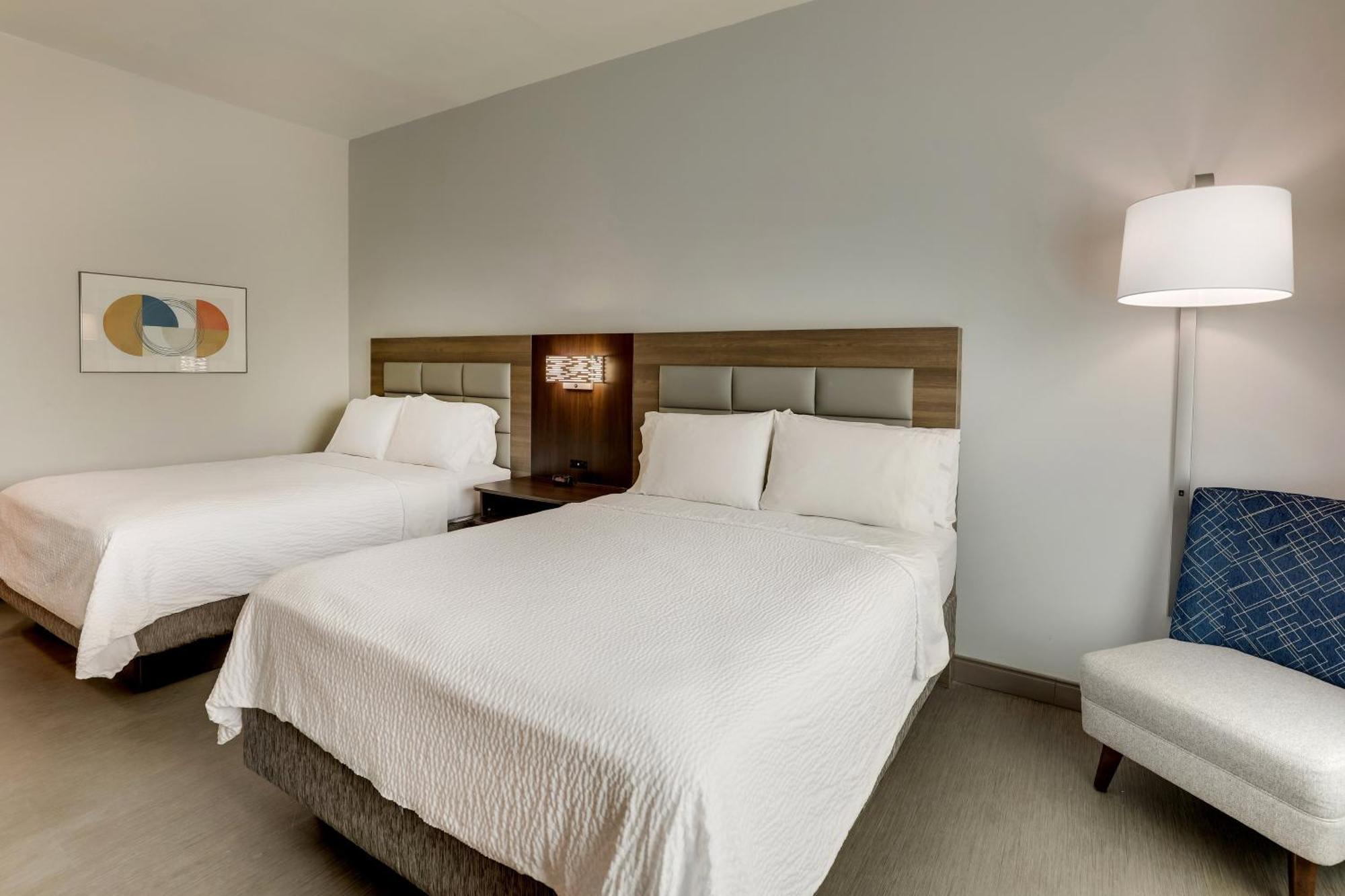 Express & By Ihg 2*