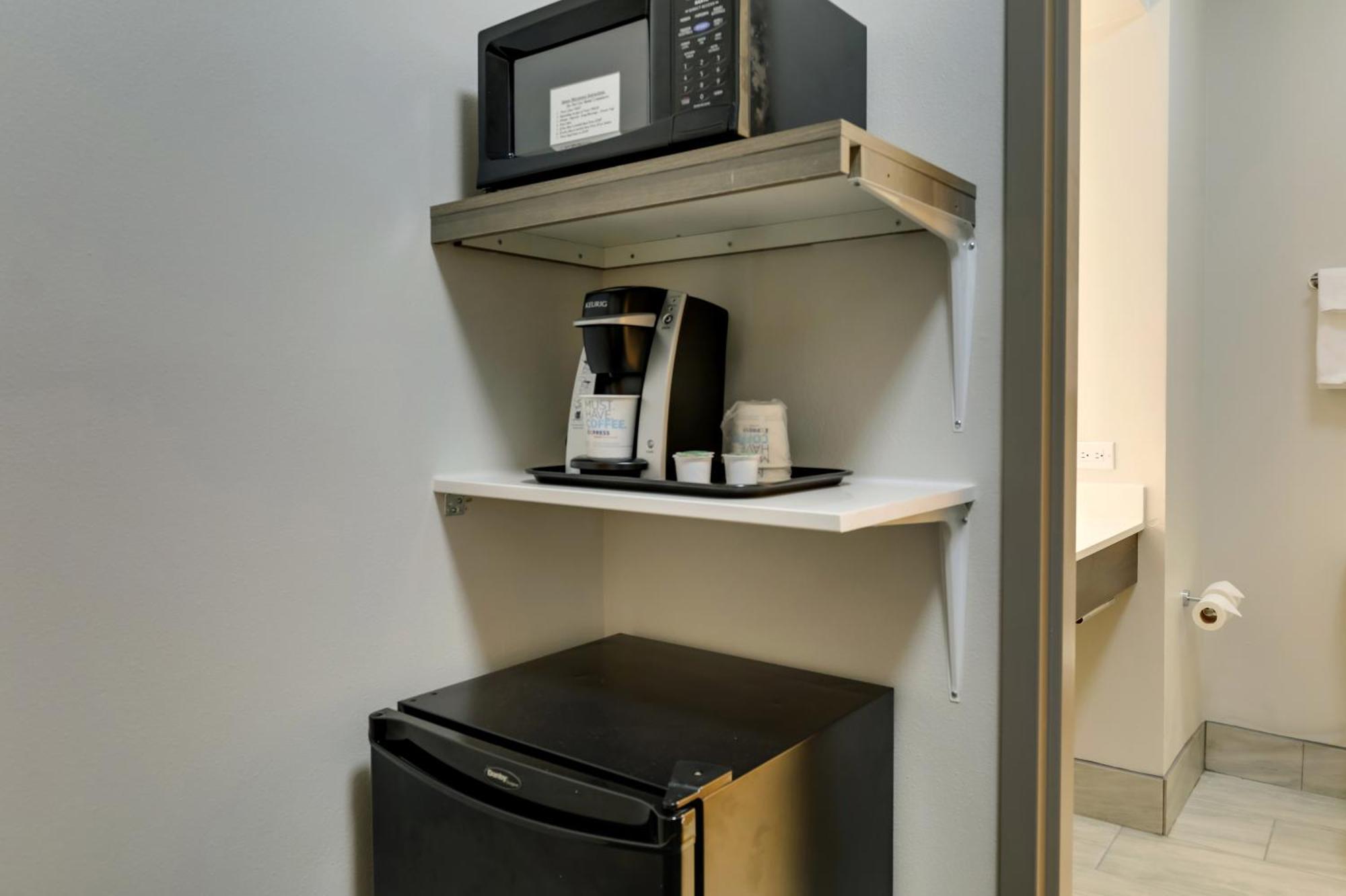 Express & By Ihg 2*