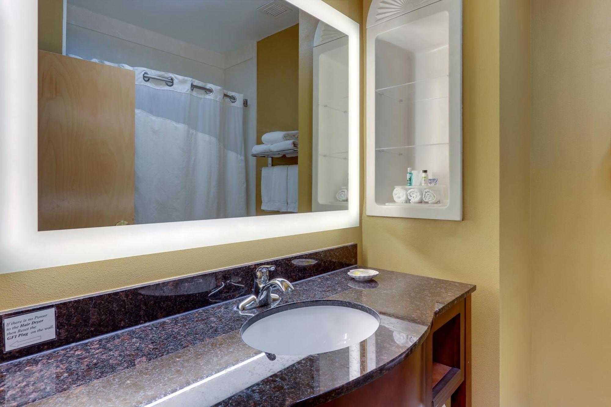 Express & By Ihg 2* Richmond