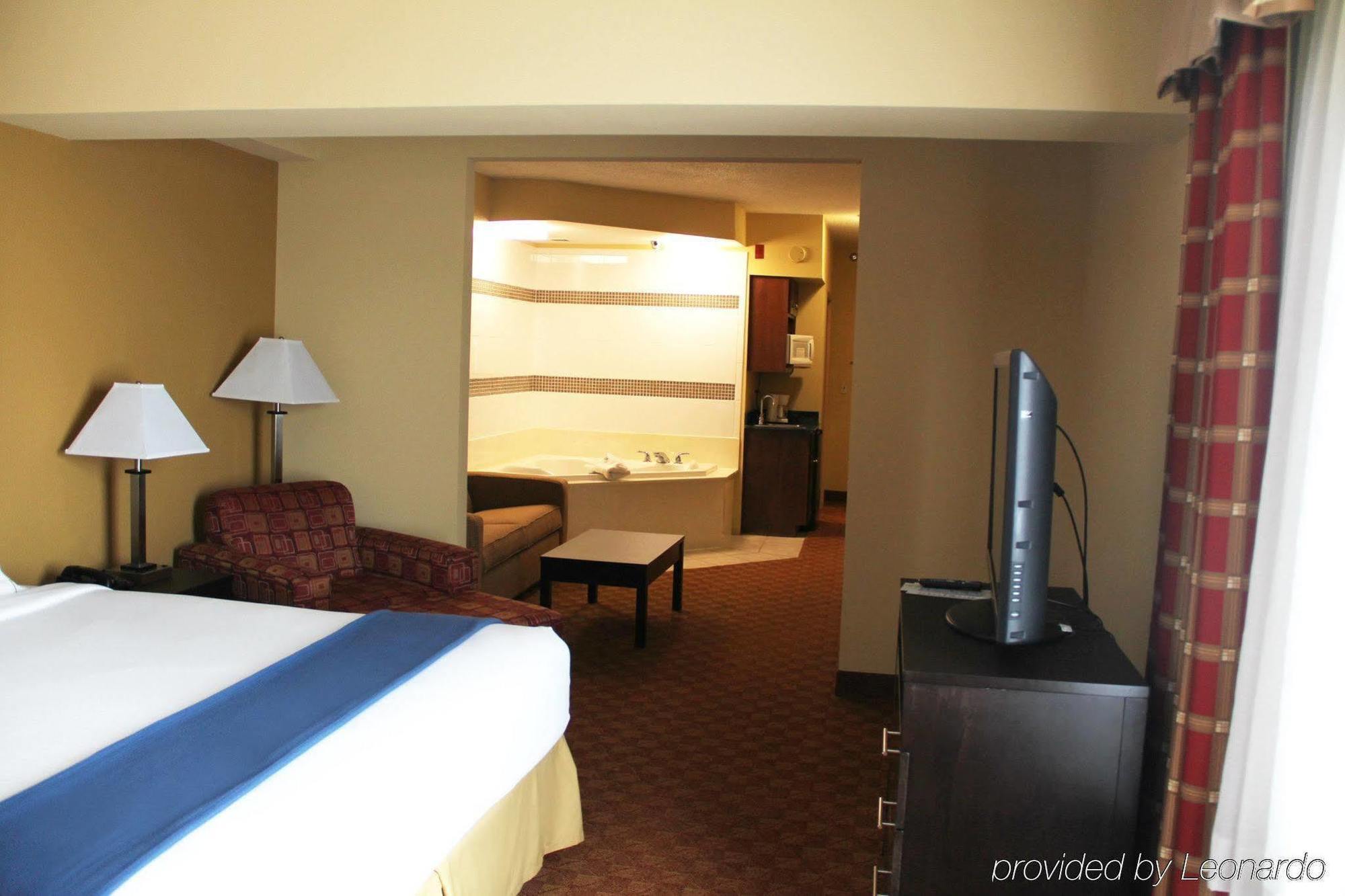 Hotel Express & By Ihg 2*