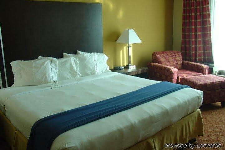 Express & By Ihg 2*